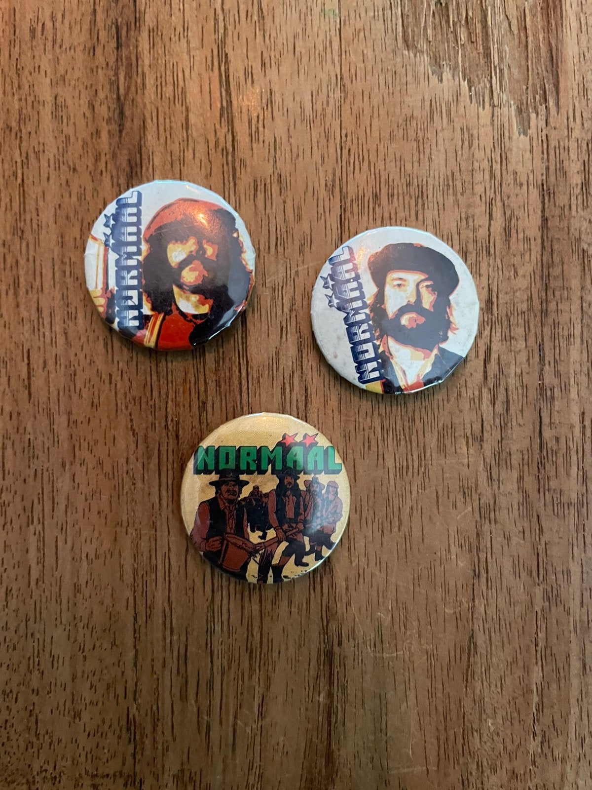 Normaal - buttons (3 stuks), Verzamelen, Speldjes, Pins en Buttons, Ophalen of Verzenden, Gebruikt, Overige onderwerpen, Button