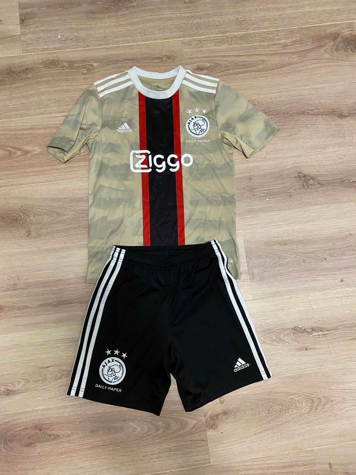 Ajax Daily paper 22/23. Maat 164-13/14Y, Ophalen of Verzenden, Zo goed als nieuw
