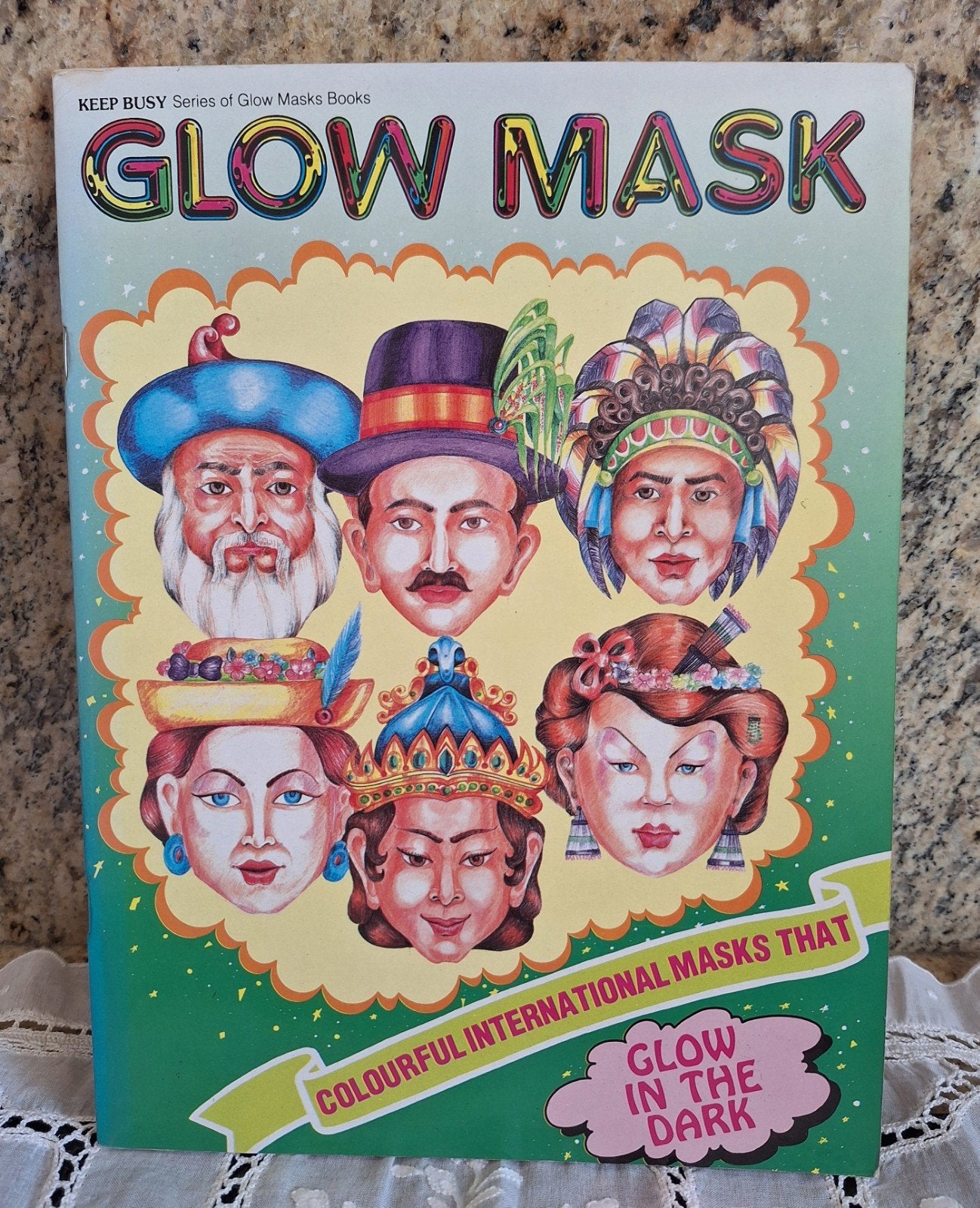 Glow mask vintage boekje, Ophalen of Verzenden