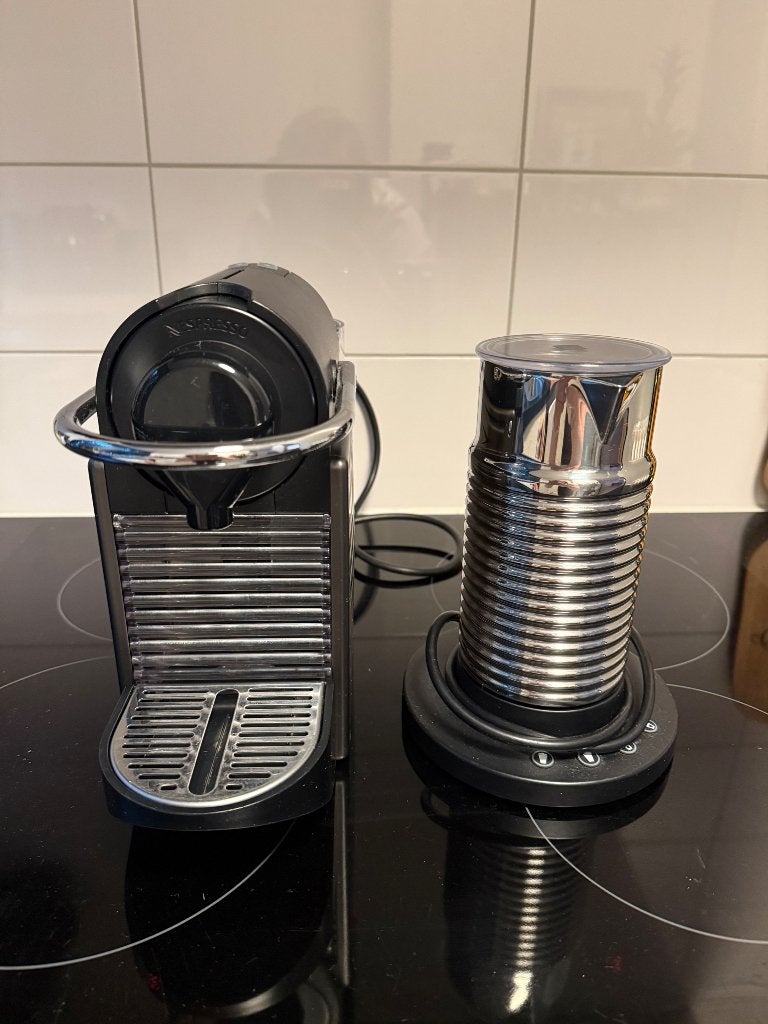 Nespresso Pixie + Aeroccino 4 melkopschuimer, Ophalen, Koffiemachine, Zo goed als nieuw, 1 kopje