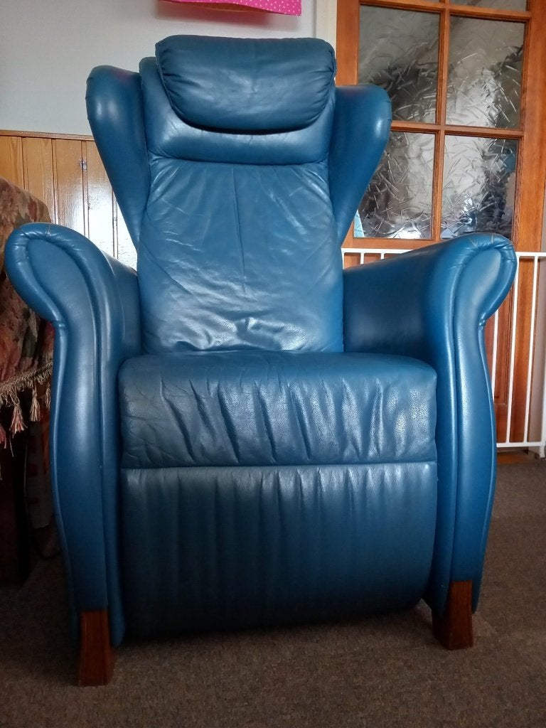 In zeer goede staat: Relaxstoel/sta-opstoel/fauteuil Fitform, Ophalen, Zo goed als nieuw, 50 tot 75 cm, Leer