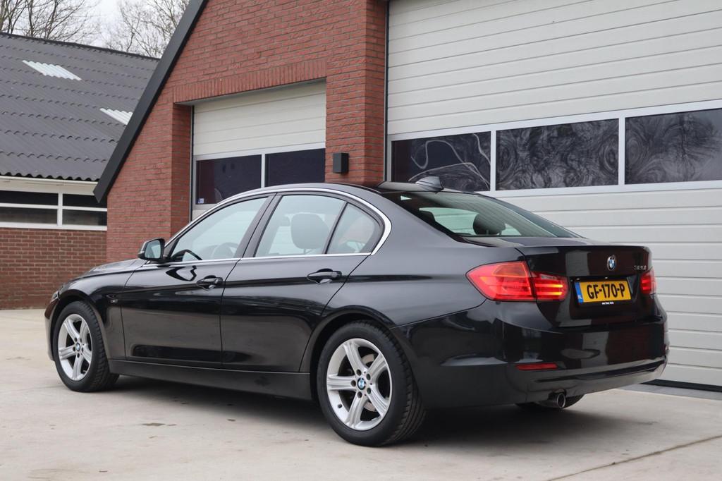 BMW 3-serie 320i 170pk EfficientDynamics Sport Edition Execu, Auto's, Gebruikt, Zwart, Origineel Nederlands, 19 km/l