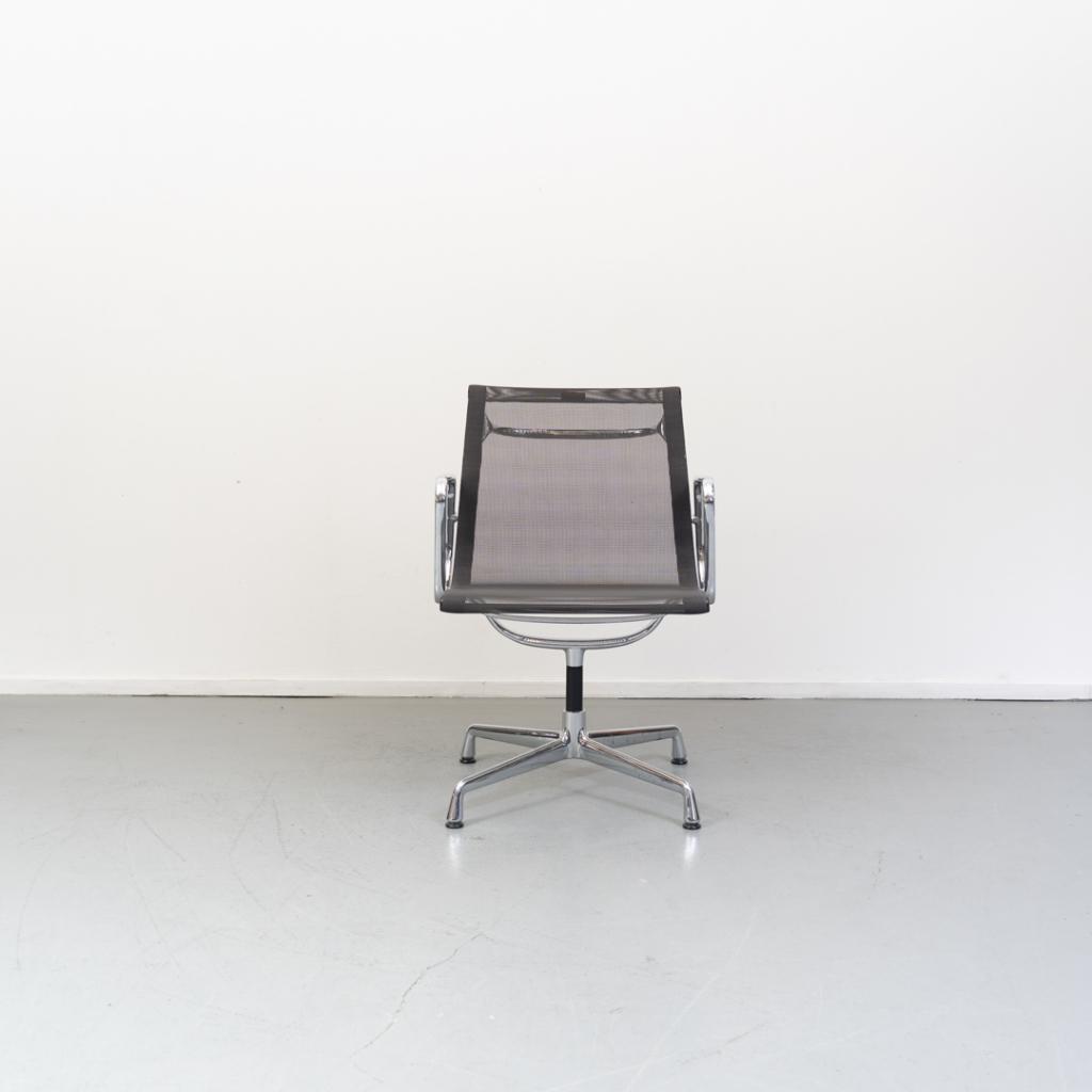 8x Vitra Eames EA 108 Stoel Antraciet Netweave - Chroom, Huis en Inrichting, Stoelen, Niet ingevuld, Niet ingevuld, Ophalen of Verzenden