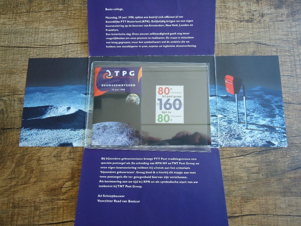 (7) Mapje met POSTZEGEL  van scheiding KPN NV en TNT Post, Verzenden, Overige typen