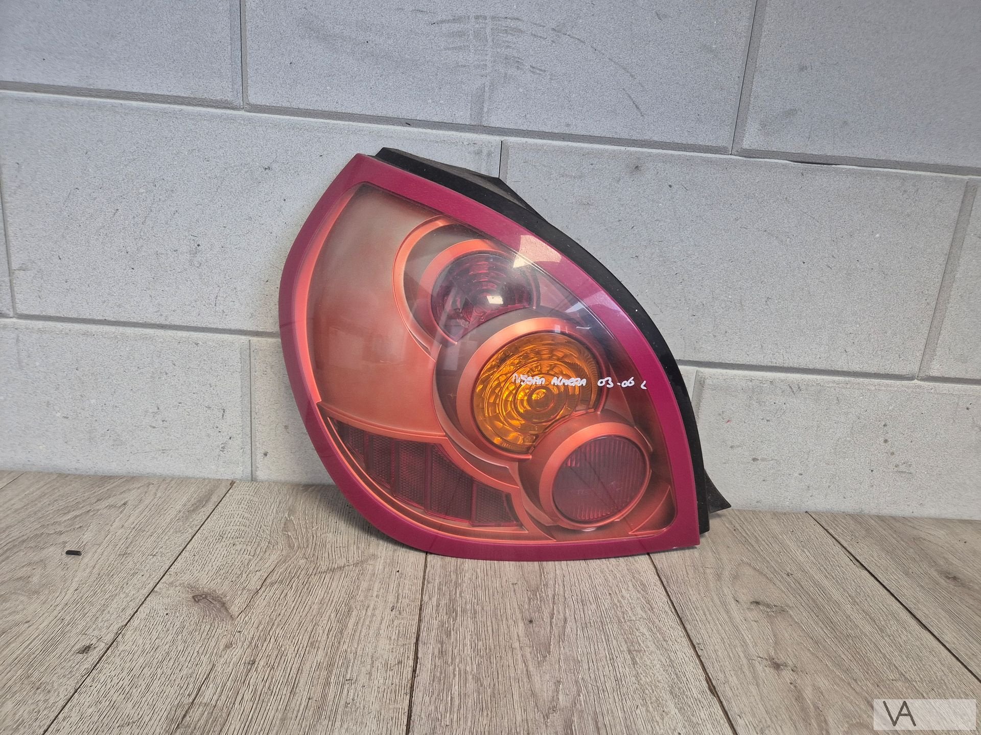 Achterlicht links van Nissan Almera hatchback 2003 - 2006, Auto-onderdelen, Gebruikt, -, -, Ophalen of Verzenden