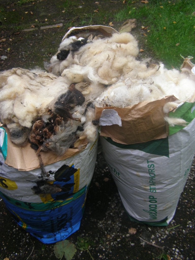 3 zware zakken schapenwol mulchen vocht houdend, Ophalen, Compost