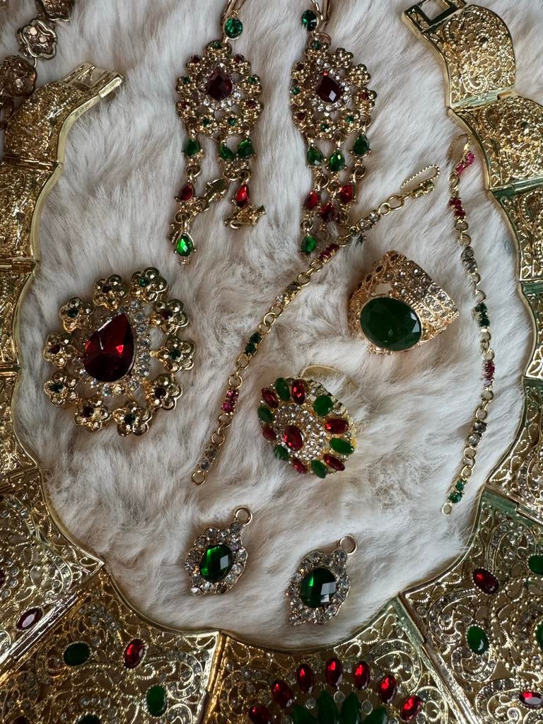 Bollywood Statement Sieradenset Goud Rood Groen, Overige materialen, Nieuw, Ophalen of Verzenden, Goud