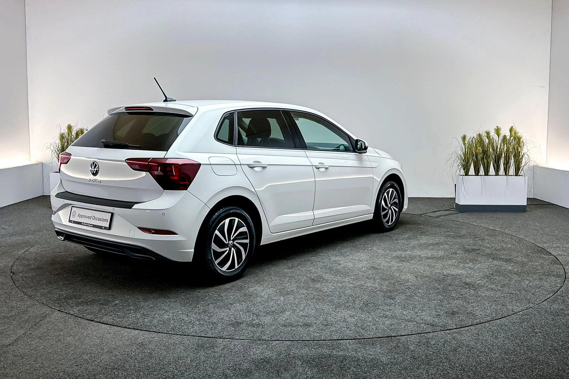 Volkswagen Polo 1.0 TSI 95pk Life (bj 2023), Gebruikt, Bedrijf, Handgeschakeld, 1000 kg