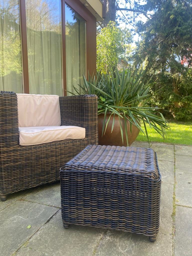 Wicker fauteuil met hocker - Comfortabele loungeset, Zo goed als nieuw, Loungeset, Wicker, Stoel
