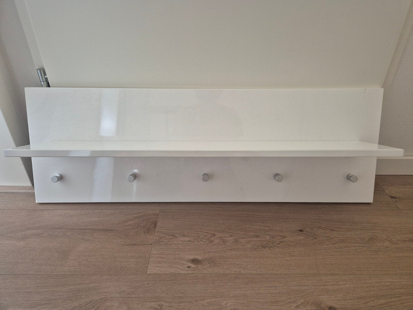 Wandplank hoogglans wit Bowie met 5 haken kinderkamer, Huis en Inrichting, Woonaccessoires | Wandplanken en Boekenplanken, Ophalen