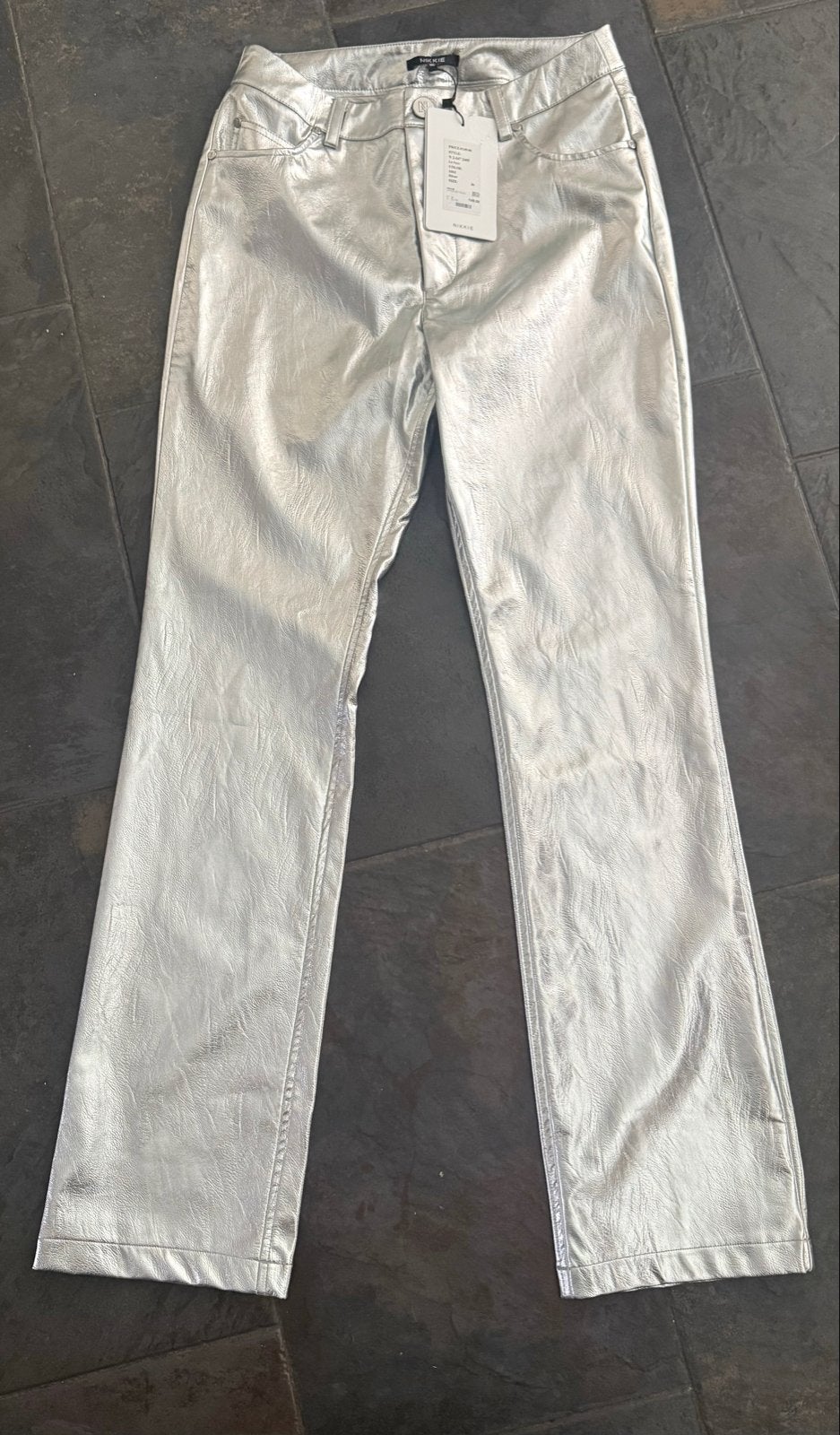 Nikkie Est Pants Zilver Maat 36 Nieuw met prijskaartje, Kleding | Dames, Ophalen, Nieuw, Maat 36 (S), Zilver