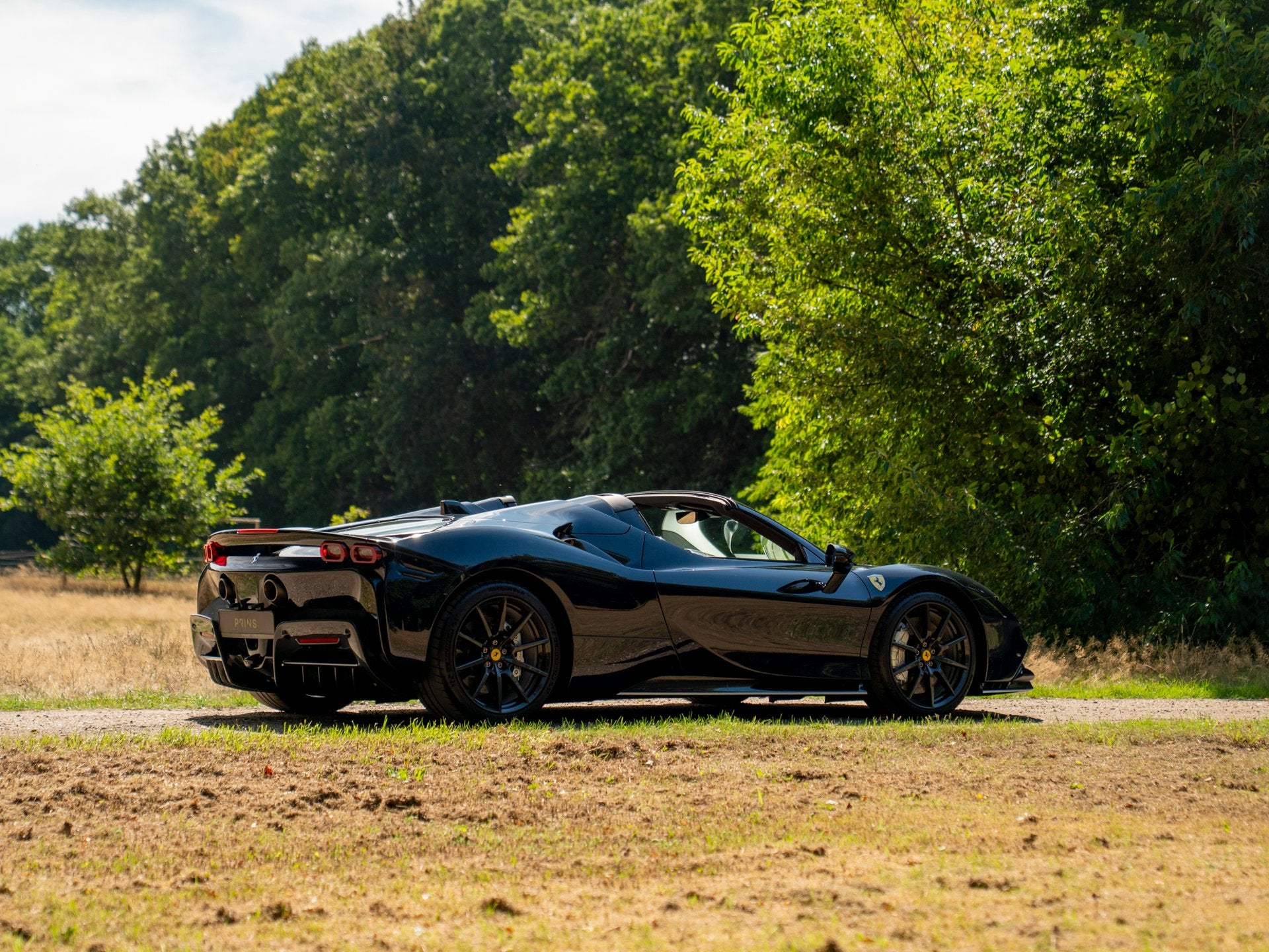 Ferrari SF90 Spider 4.0 V8 | Blu Pozzi | Full carbon! | Carb, Auto's, Automaat, Dealer onderhouden, Blauw, Alcantara