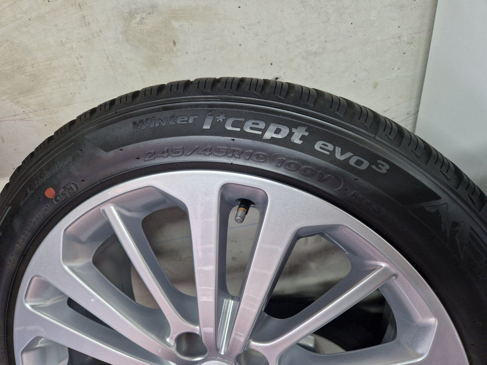 Insignia B velgen - Hankook Winter i*cept evo3 245/45R, Ophalen, 18 inch, Banden en Velgen, Winterbanden