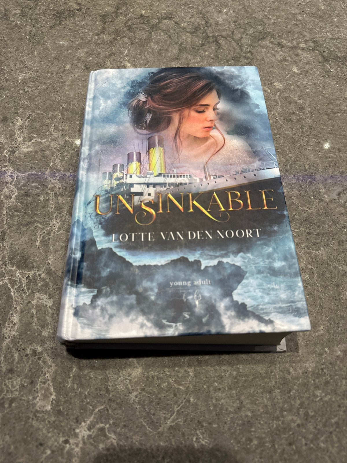 Unsinkable - Lotte van den Noort (Young Adult), Ophalen, Zo goed als nieuw, Nederland