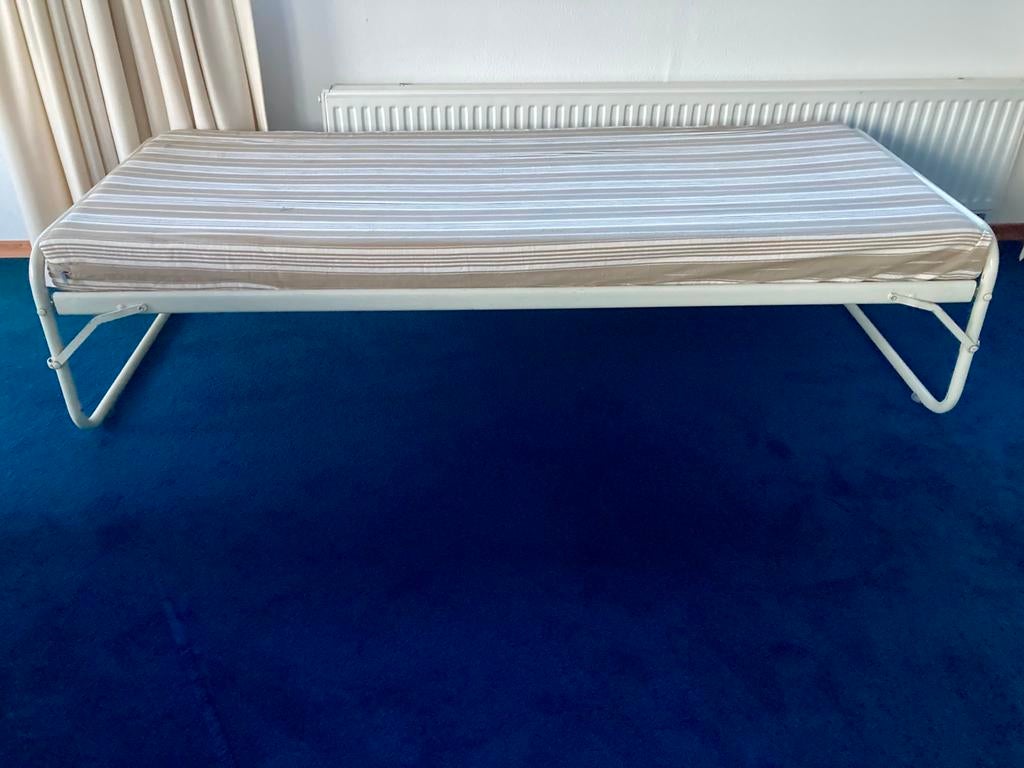 Bieden mag! Inklapbaar Dröge logeerbed, gratis schoon matras, Huis en Inrichting, Slaapkamer | Bedden, Ophalen, Eenpersoons, 190 cm of minder