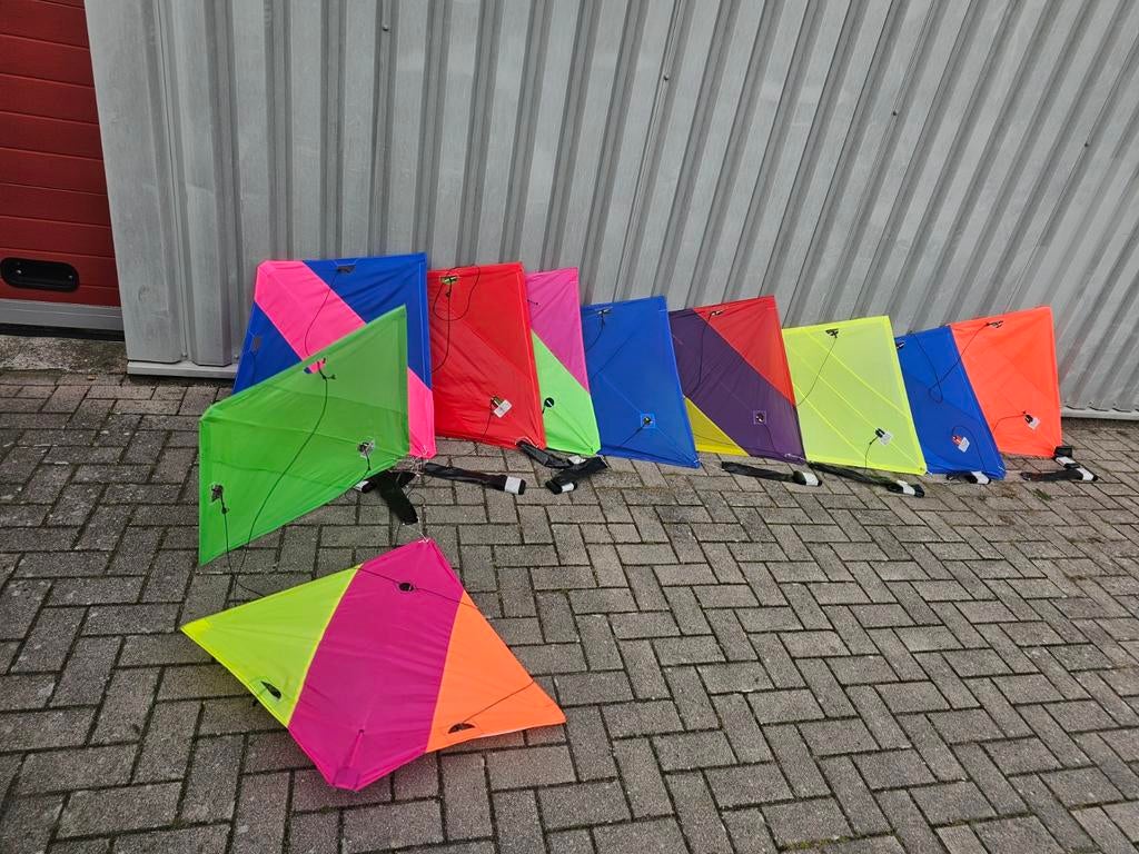 10x Racertje Vliegers met Staarten - Diverse Kleuren, Gebruikt, Onbekend, Ophalen of Verzenden, Eenlijns