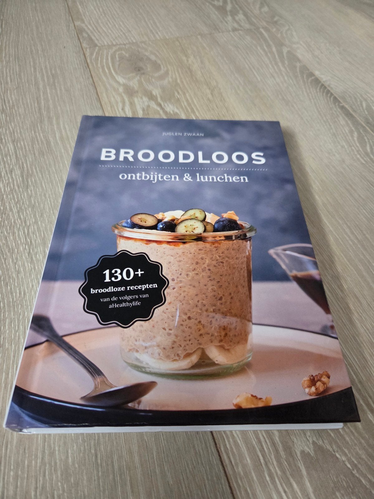 Juglen Zwaan - Broodloos - 130 broodloze recepten, Ophalen of Verzenden, Zo goed als nieuw, Italië