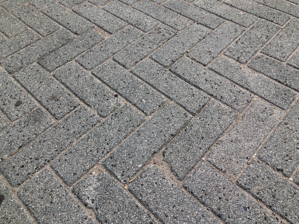 SBV12, Gebruikte betonklinkers, 10x30x10cm, Blauw Grijs, Tuin en Terras, Ophalen, Gebruikt, Klinkers, 10 m² of meer