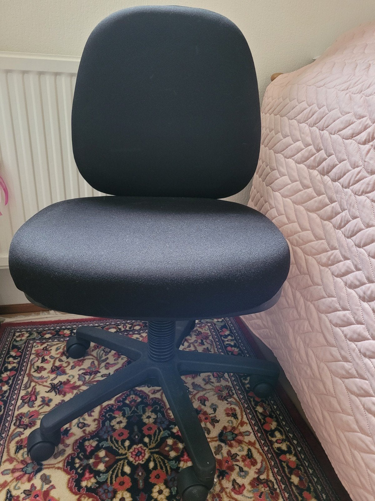 Nieuwe comfortabele zwarte bureaustoel, Huis en Inrichting, Ophalen, Nieuw, Zwart, Balstoel