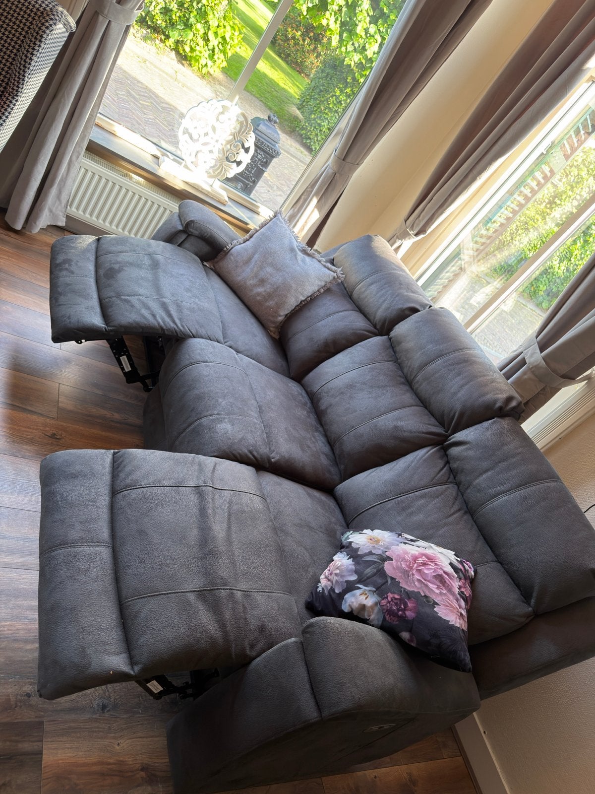 Comfortabele 3-persoons bank met elektrische relaxfunctie, Huis en Inrichting, Banken | Bankstellen, Ophalen, Driepersoons, 75 tot 100 cm