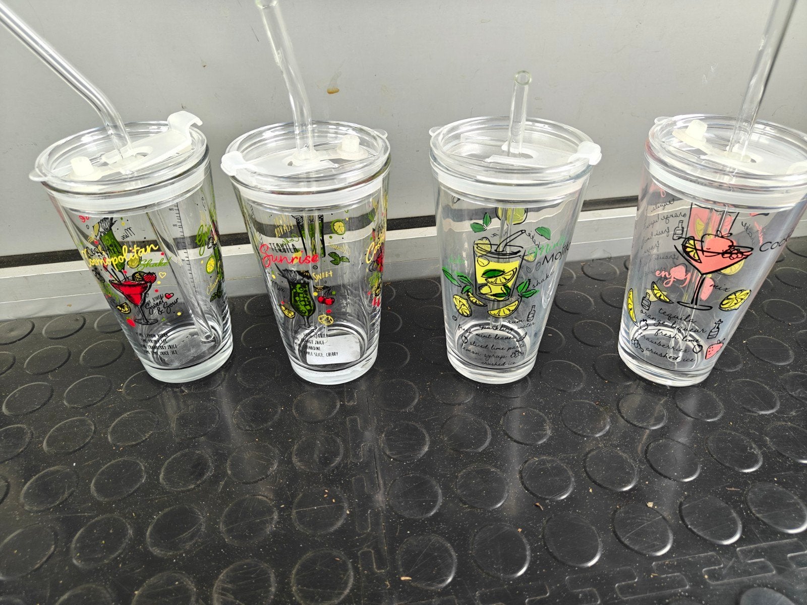 4 cocktailglazen en Remia dipschaaltjes met serveerplank, Ophalen, Meerkleurig, Overige merken, Glas