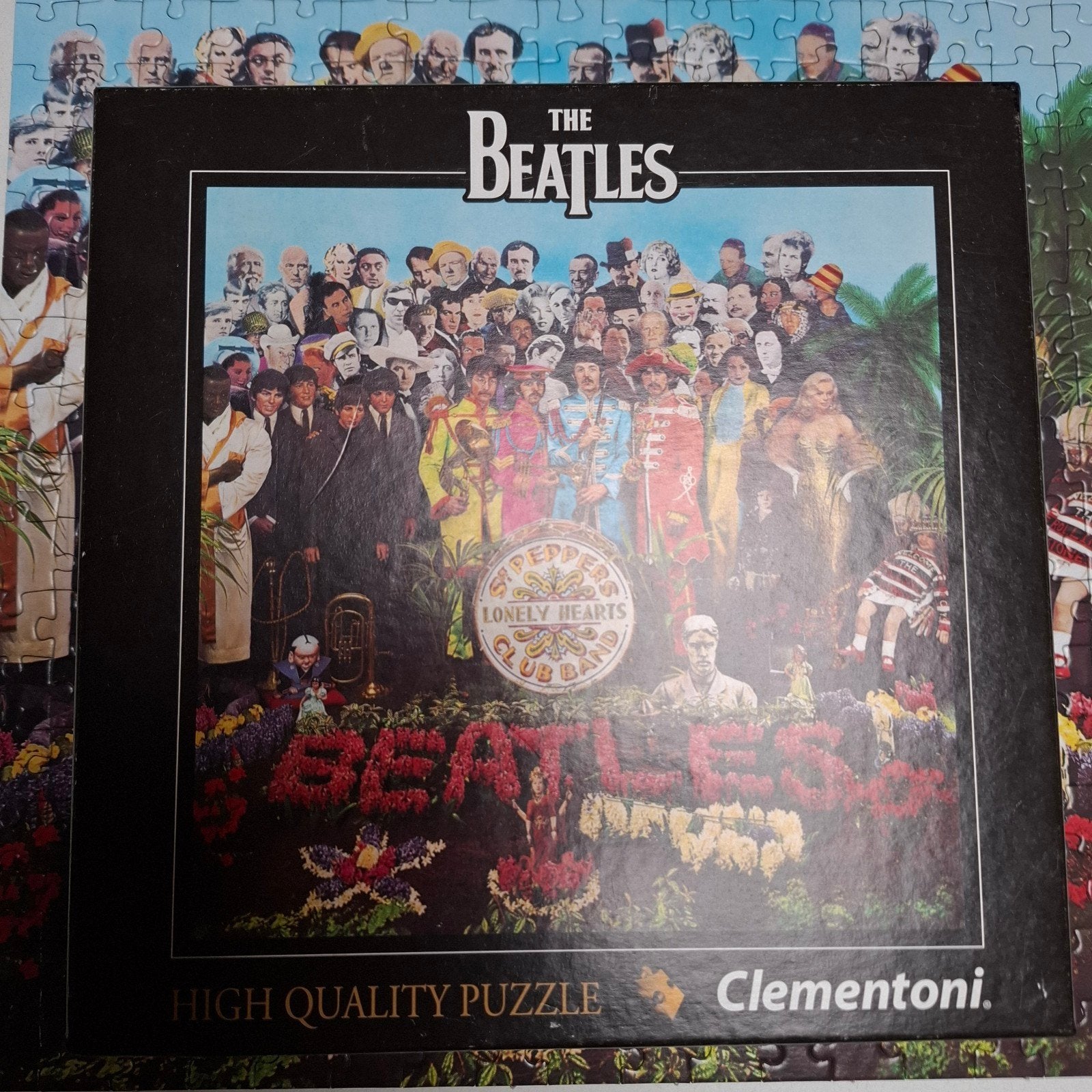 The Beatles Sgt. Pepper's Lonely Hearts Club Band Puzzel, Ophalen of Verzenden, Minder dan 500 stukjes, Zo goed als nieuw, Legpuzzel