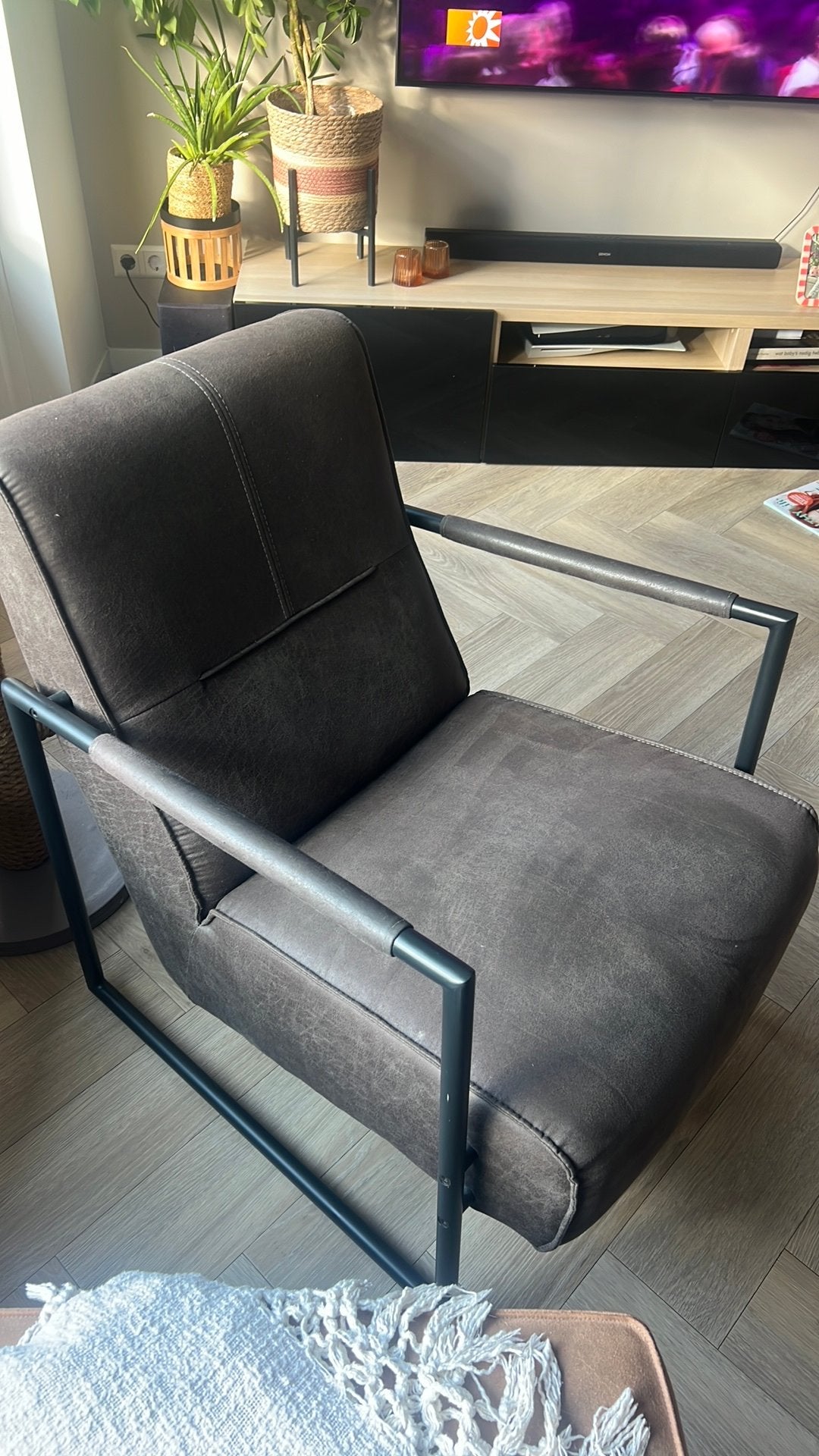 Grijze lounge stoel, Ophalen, Zo goed als nieuw, 50 tot 75 cm