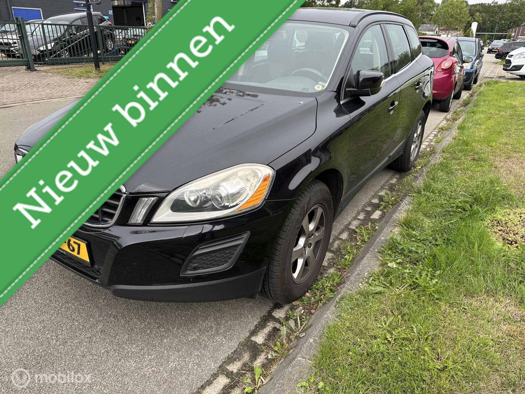 Volvo XC60 2.0 T5 Summum !LET OP OIL PROBLEEM !ENGINE PROBLE, Auto's, Euro 5, Zwart, 4 cilinders, Zwart