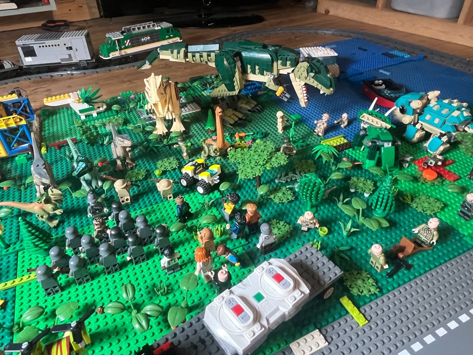 Lego Jurassic World set met trein, figuren en dinosaurussen, Ophalen of Verzenden, Gebruikt, Overige merken