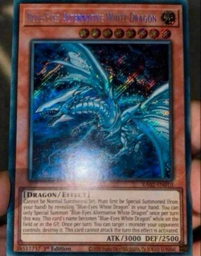 Yu-Gi-Oh! Blue Eyes Alternative White Dragon RA02 1st !, Hobby en Vrije tijd, Verzamelkaartspellen | Yu-gi-Oh!, Ophalen of Verzenden