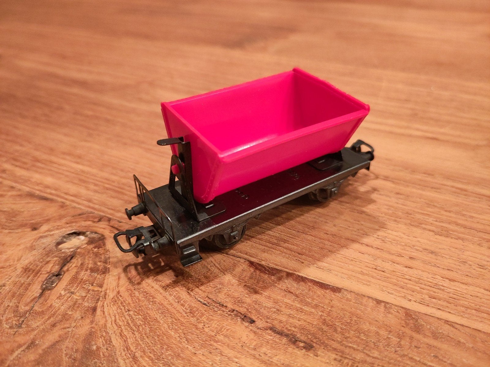 Märklin 4513 Rode kiepwagon van 8,5 cm, Wisselstroom, Gebruikt, Wagon, Ophalen of Verzenden