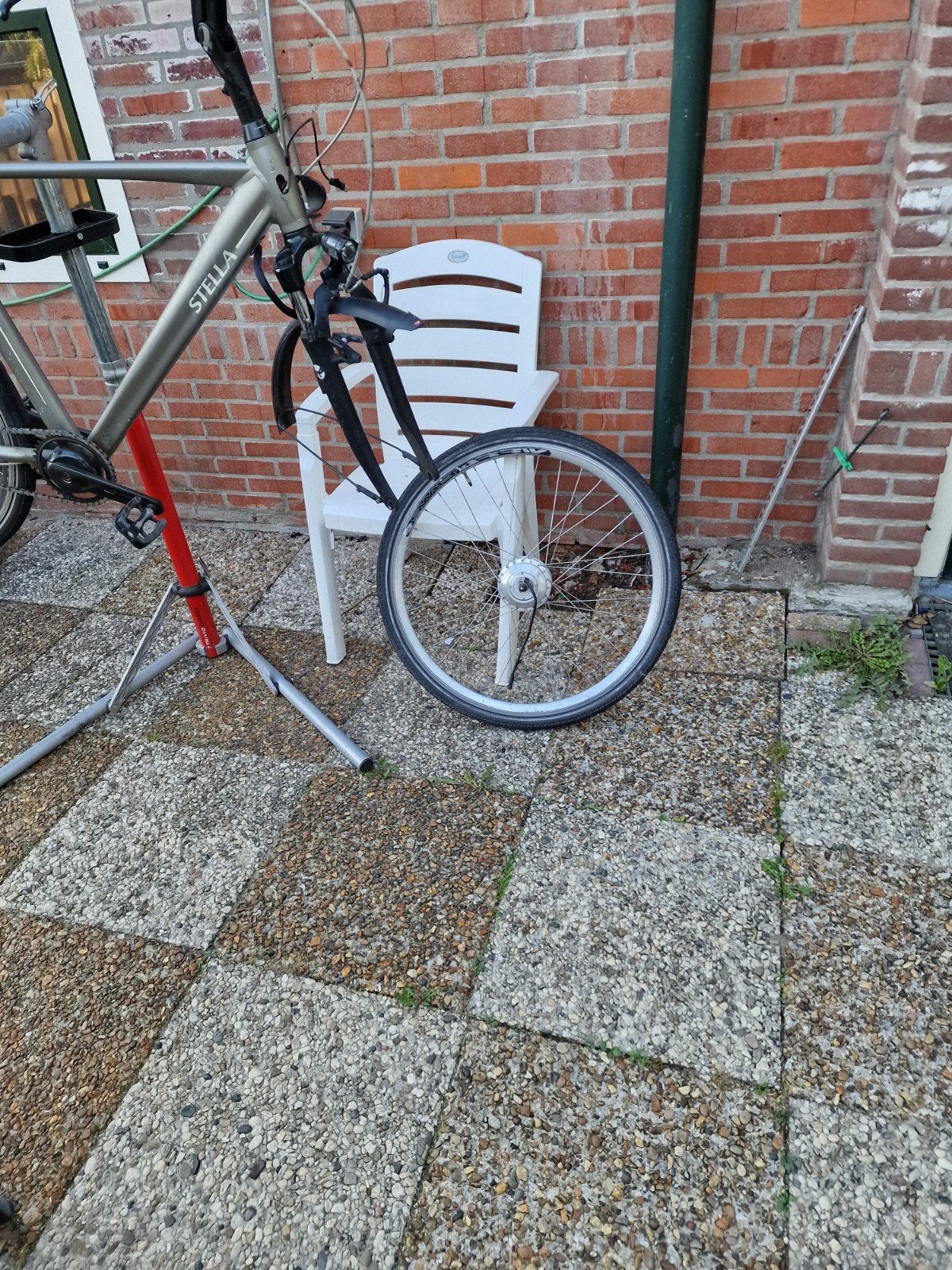 Goed werkend Stella voorwiel met 9-pins aansluiting, Gebruikt, Stella, Ophalen of Verzenden, Elektrische fiets