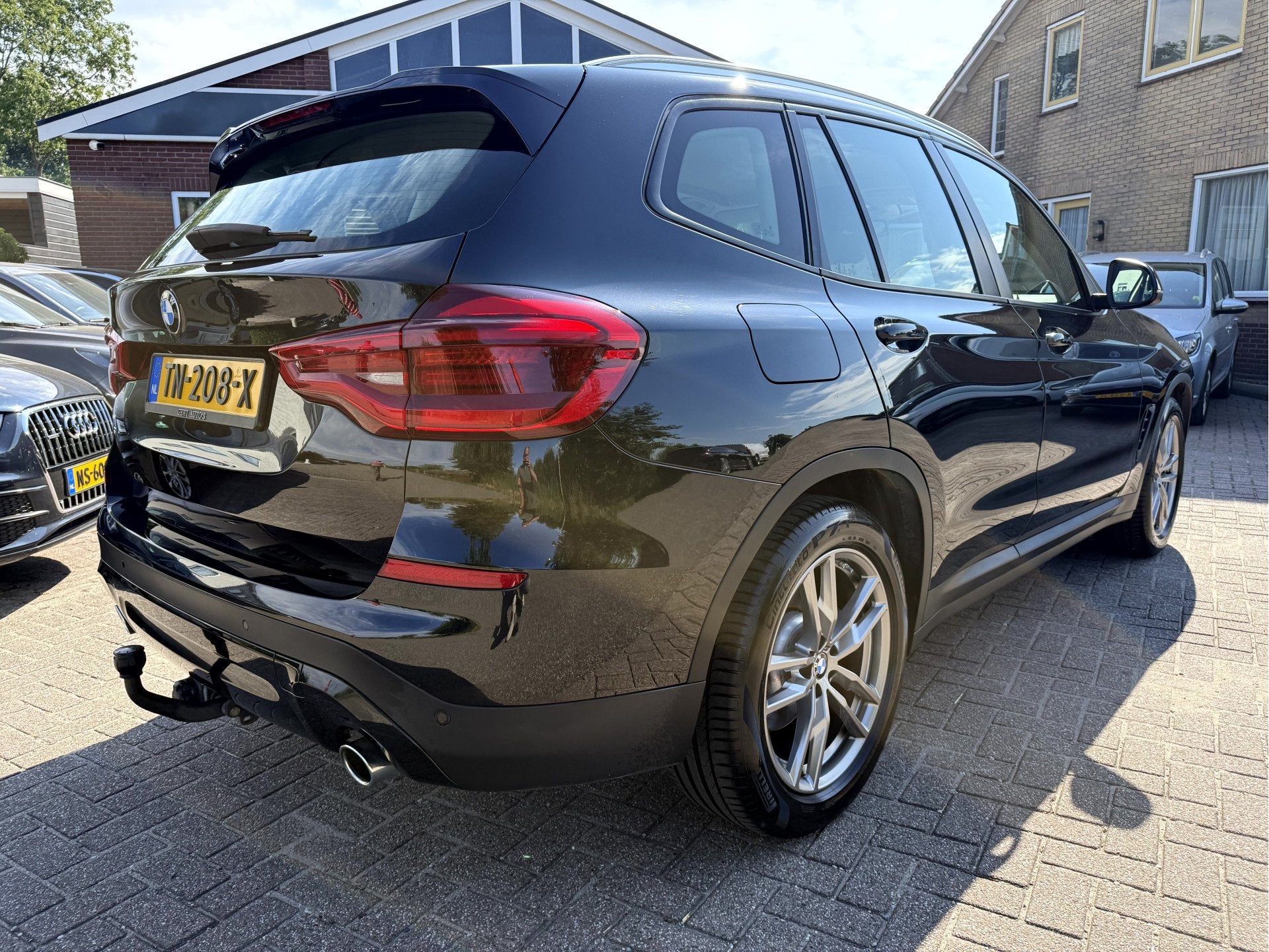 BMW X3 sDrive18d 150pk High Executive Leer, Navi, Trekhaak, Automaat, Dealer onderhouden, 4 cilinders, Zwart
