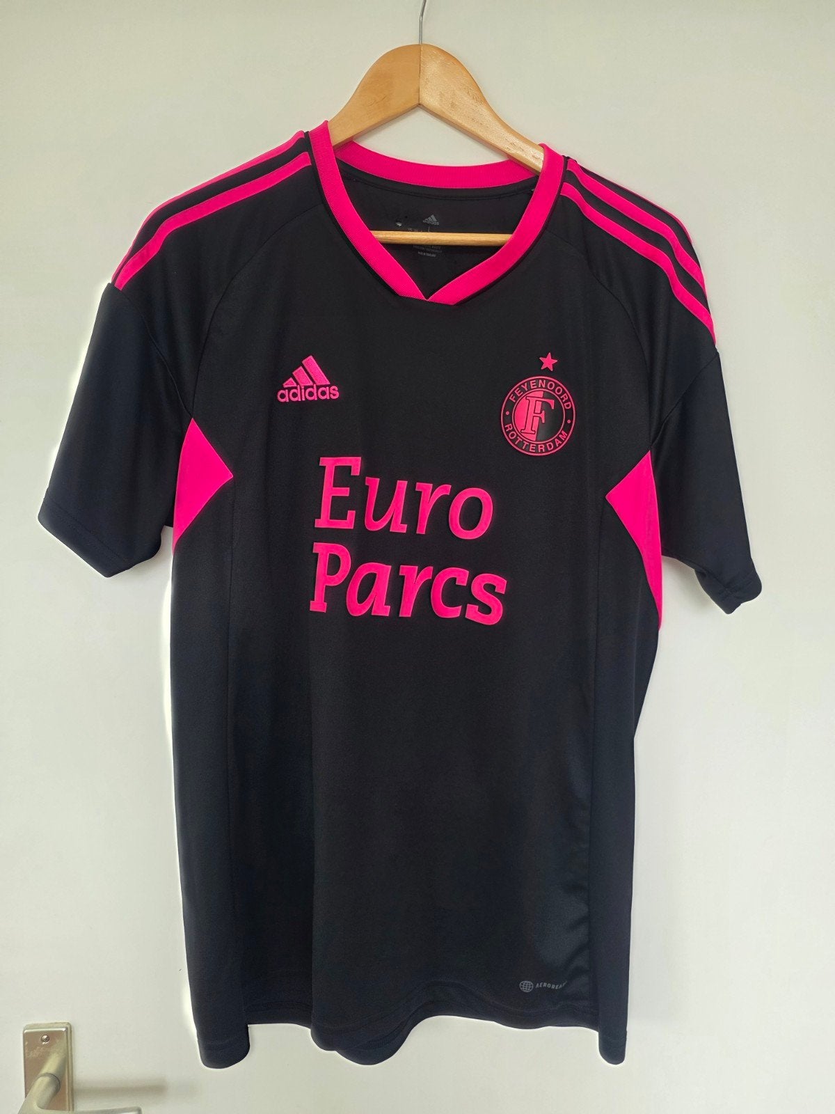 Feyenoord 3e voetbalshirt roze maat L seizoen 2022-2023, Ophalen of Verzenden, Zo goed als nieuw, Roze, Voetbal