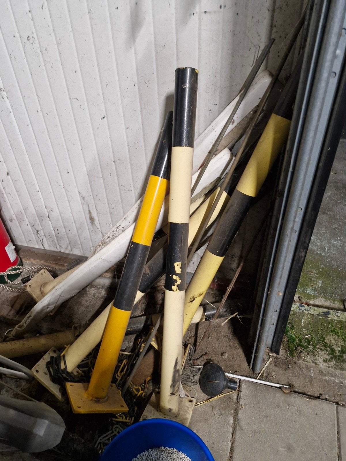 Diverse paaltjes voor afsluiting of markering, Ophalen, Gebruikt