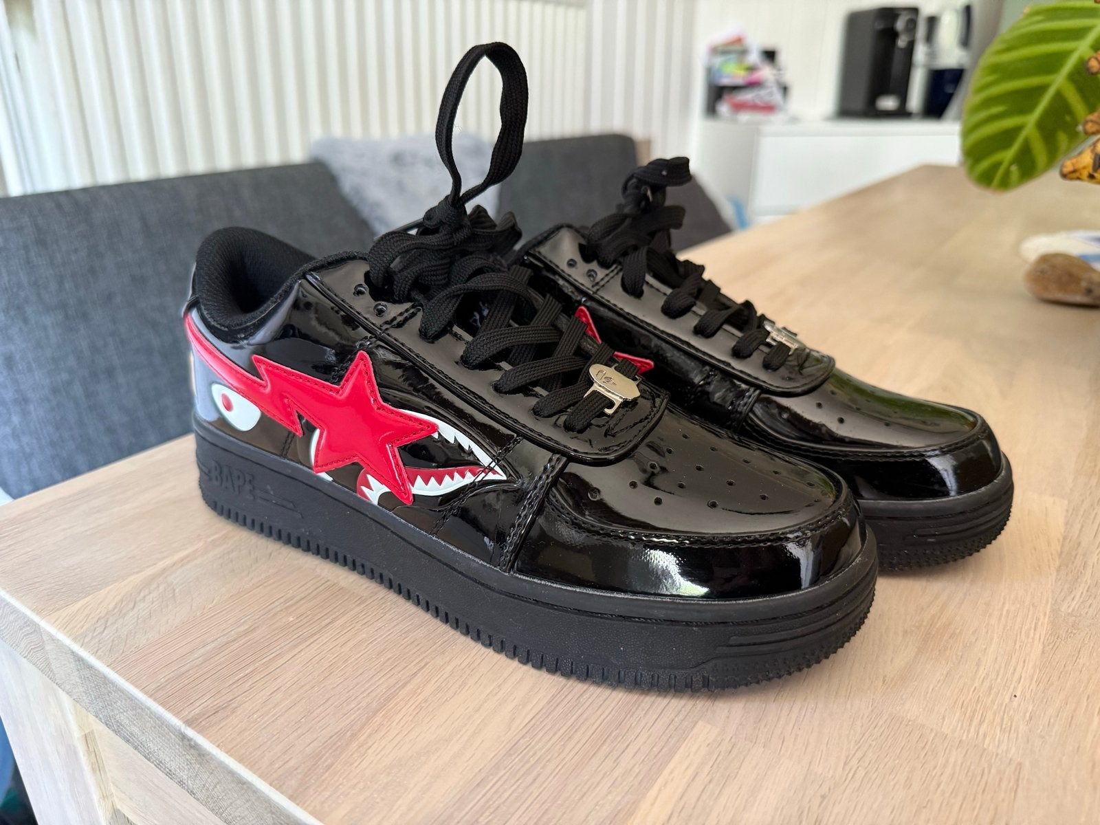 BAPE STA Low Black Red Patent Leather Sneakers, Ophalen of Verzenden, Zo goed als nieuw, Zwart, Sneakers of Gympen