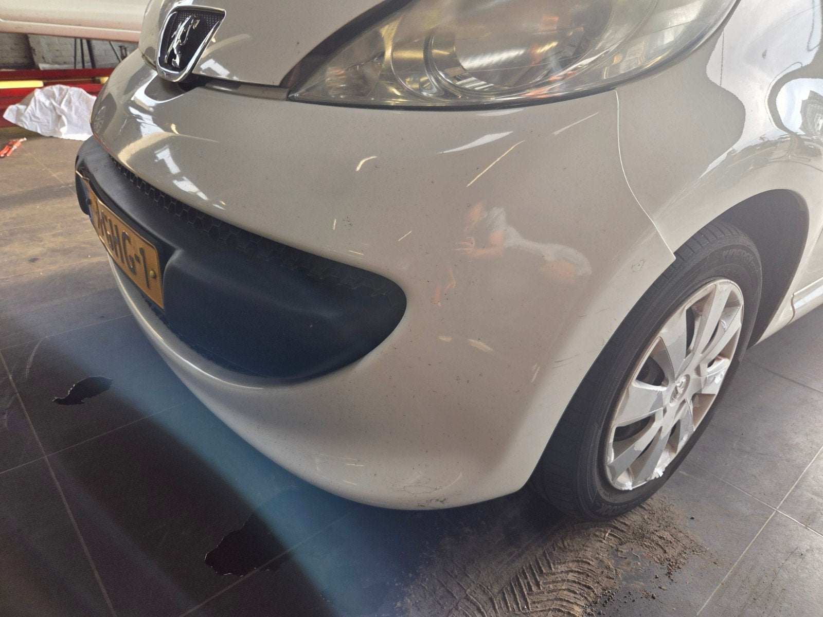 Witte voorbumper Peugeot 107 / Citroën C1 / Toyota Aygo, Ophalen, Gebruikt, Citroën, Voor