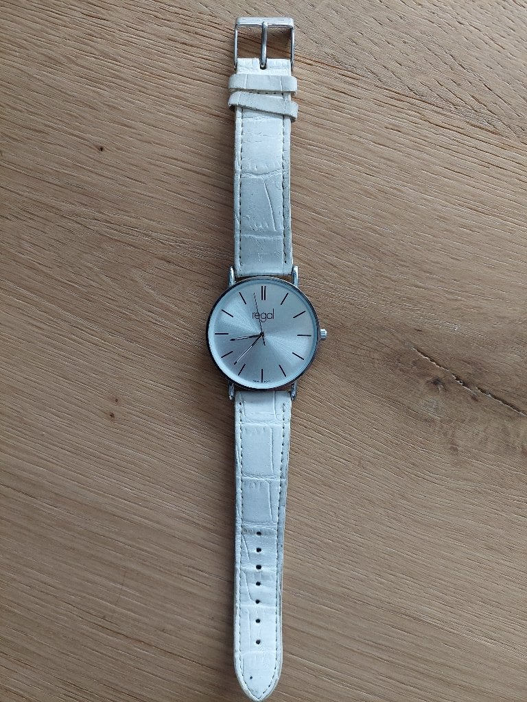 Regal horloge wit leder - goede staat, Overige merken, Leer, Polshorloge, Ophalen of Verzenden
