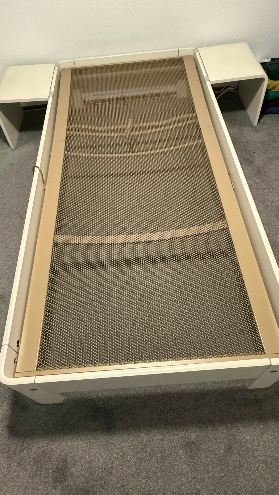 Auping Auronde 90 x 200 bodem handverstelbaar en 2 tafeltjes, Ophalen, Gebruikt, 90 cm, Eenpersoons