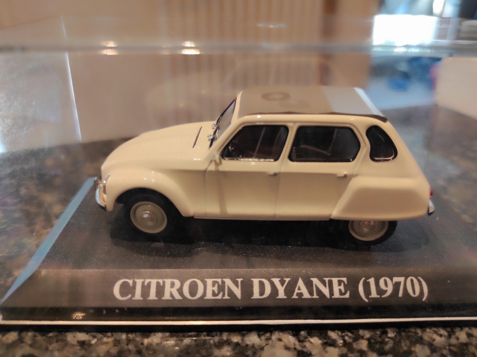 Citroën Dyane beige 1970, 1:43 in vitrinedoosje, Ophalen of Verzenden, Auto, Overige merken