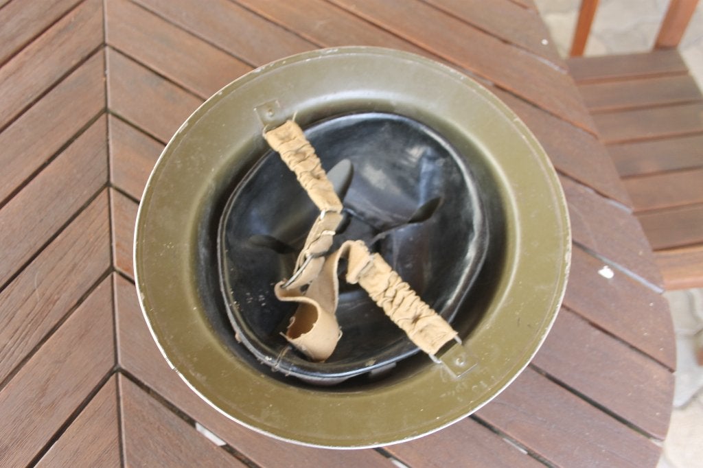 WW2 British Helmet - 1942 Dated, Verzamelen, Militaria | Tweede Wereldoorlog, Verzenden, Landmacht, Engeland, Helm of Baret
