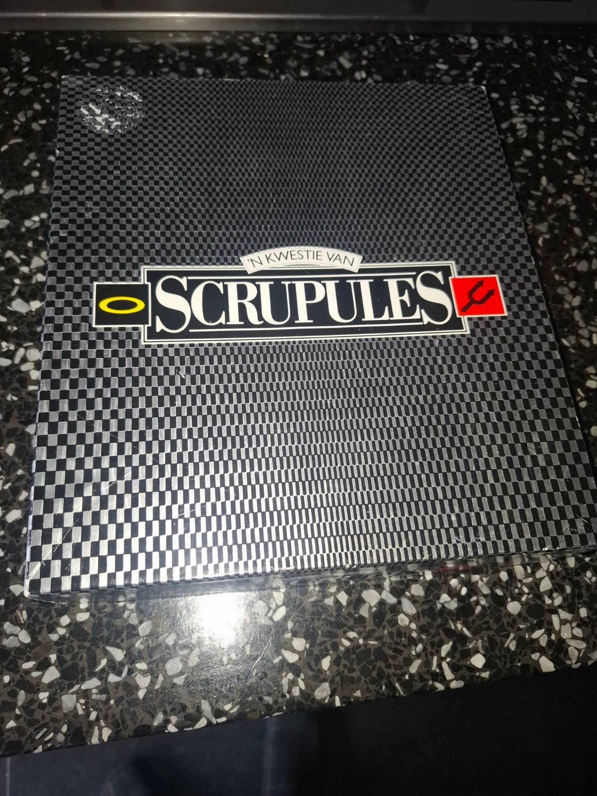 Scrupules bordspel - Een kwestie van ethiek en dilemma's, Drie of vier spelers, Ophalen of Verzenden, Zo goed als nieuw, Onbekend