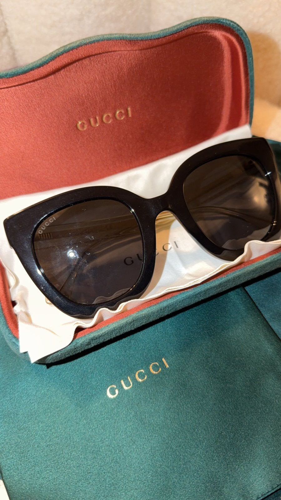 Gucci Zonnebril met Originele Doos en bonnetje, Overige merken, Zonnebril, Zwart, Ophalen of Verzenden