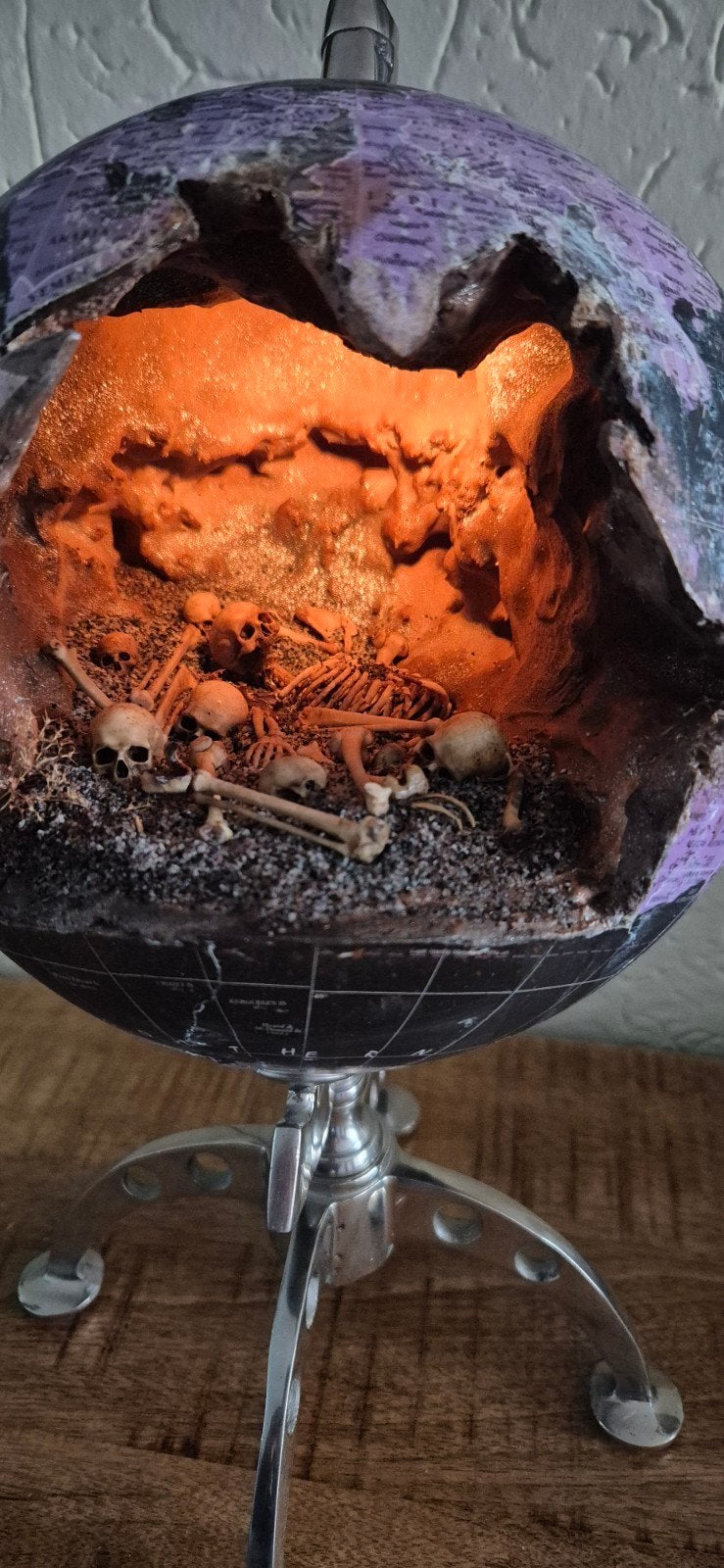 Inner Earth human remains globe, Ophalen of Verzenden
