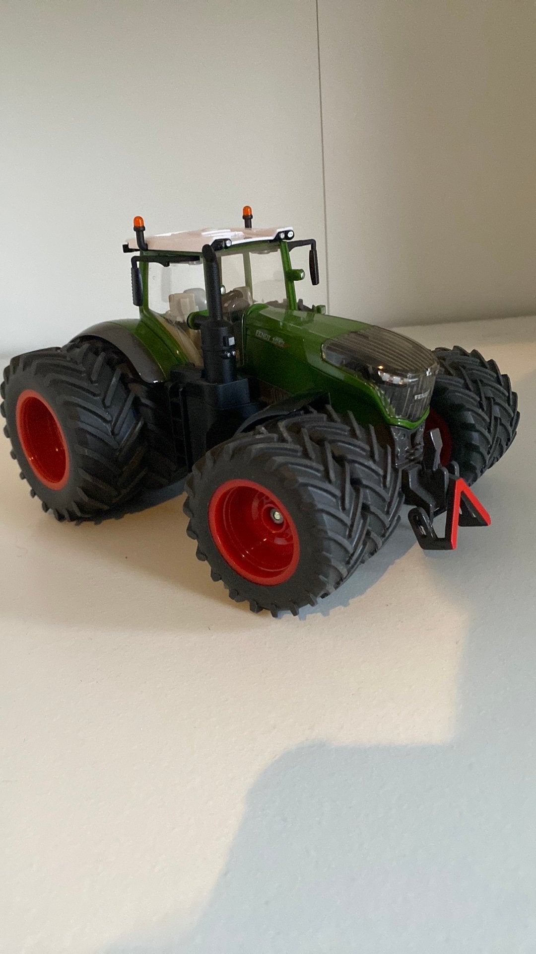 Fendt 1042 miniatuur siku, Hobby en Vrije tijd, Modelauto's | 1:32, Ophalen of Verzenden, Zo goed als nieuw, Tractor of Landbouw