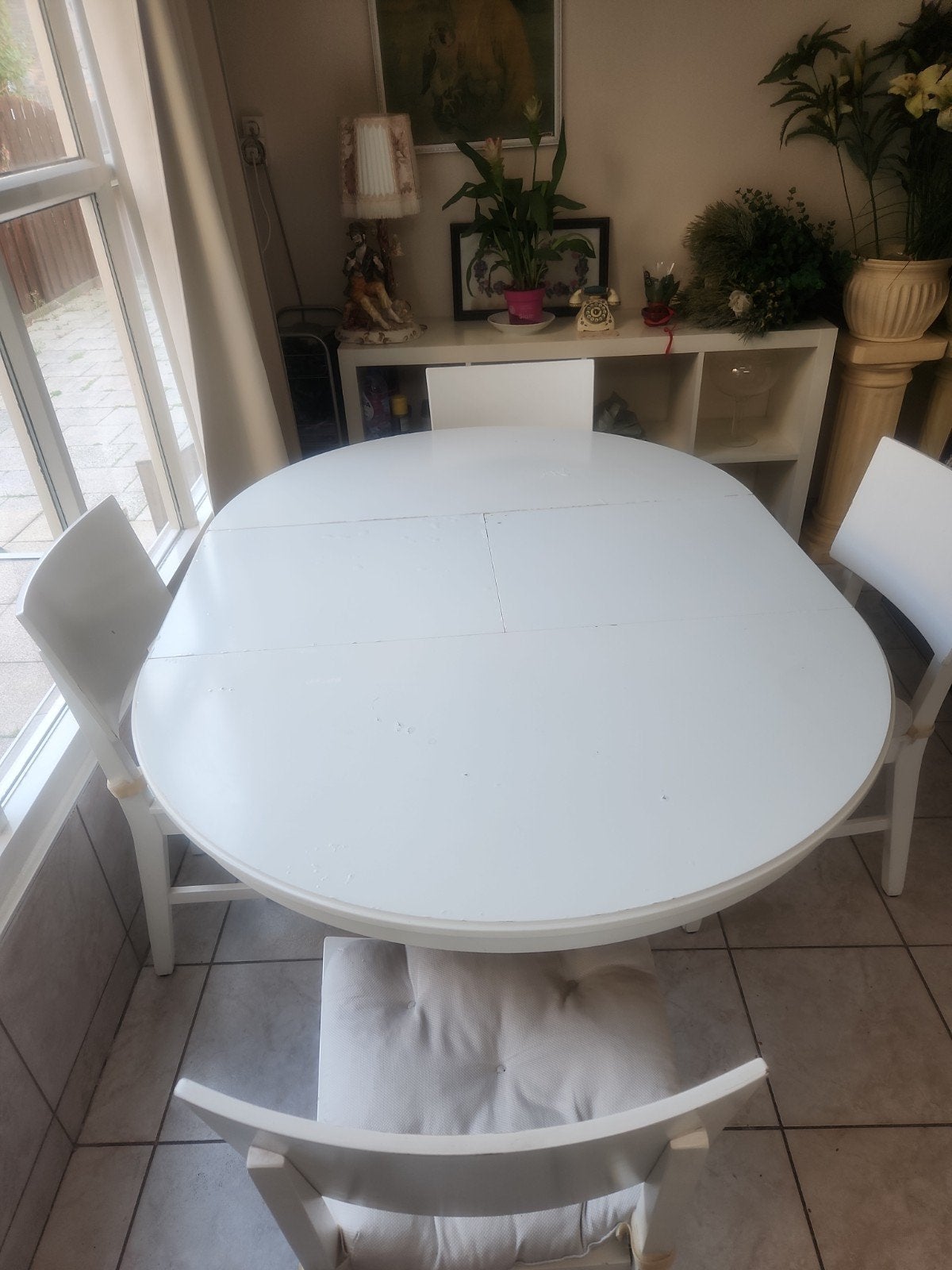 Uitschuifbare eettafel met 4 stoelen, Huis en Inrichting, Ophalen, Overige materialen, Gebruikt, Modern, compact