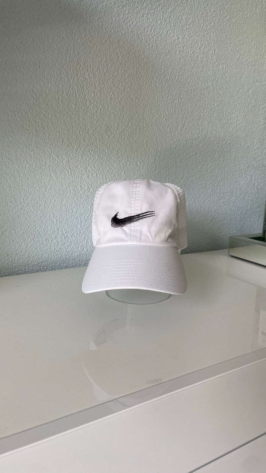 Nike Witte Mesh Trucker Cap - Klassiek & Ademend, Ophalen of Verzenden, Gedragen, One size fits all, Pet
