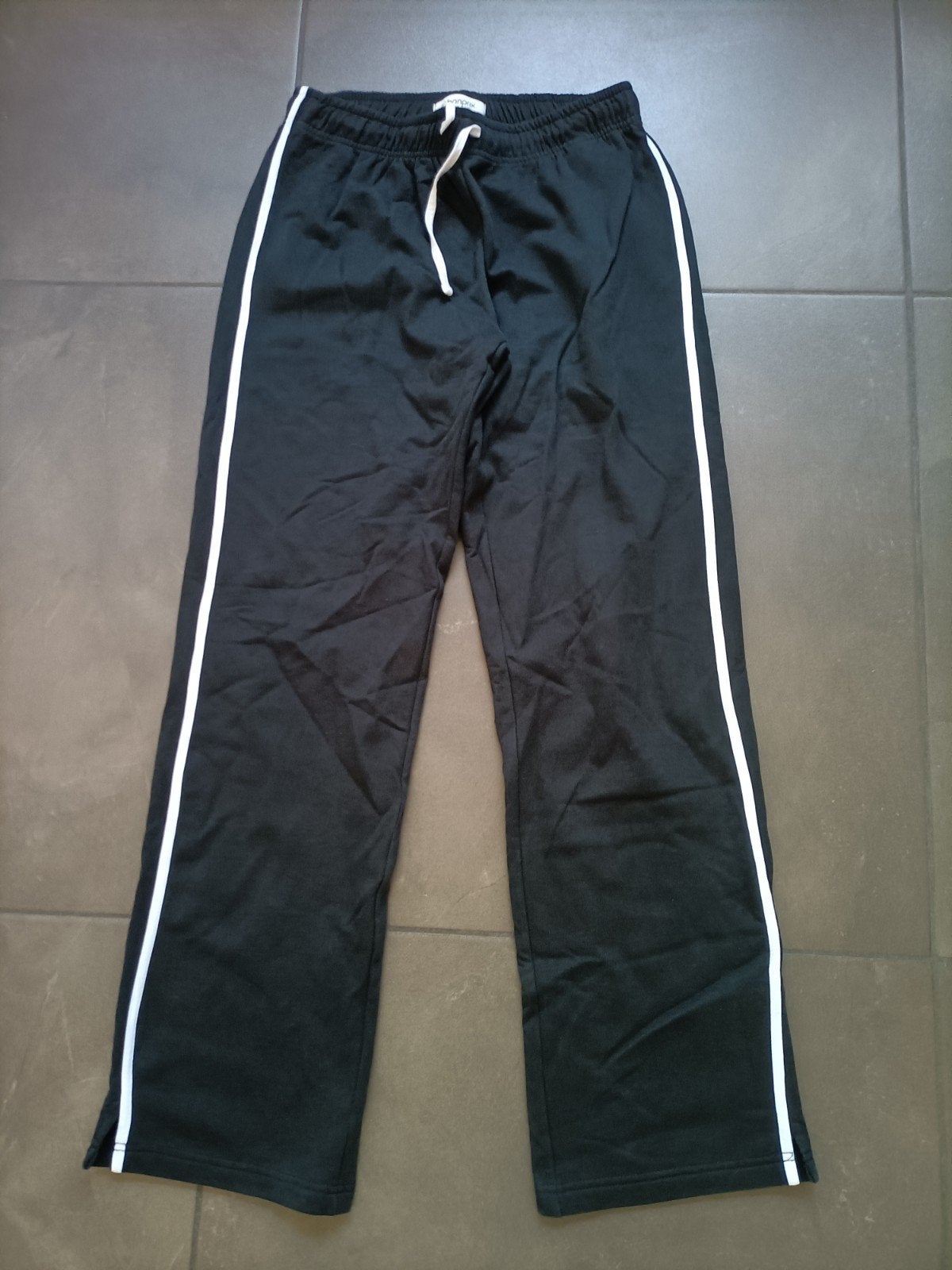 Bonprix joggingbroek zwart met witte strepen, maat M, Maat 38/40 (M), Bonprix, Zwart, Ophalen of Verzenden