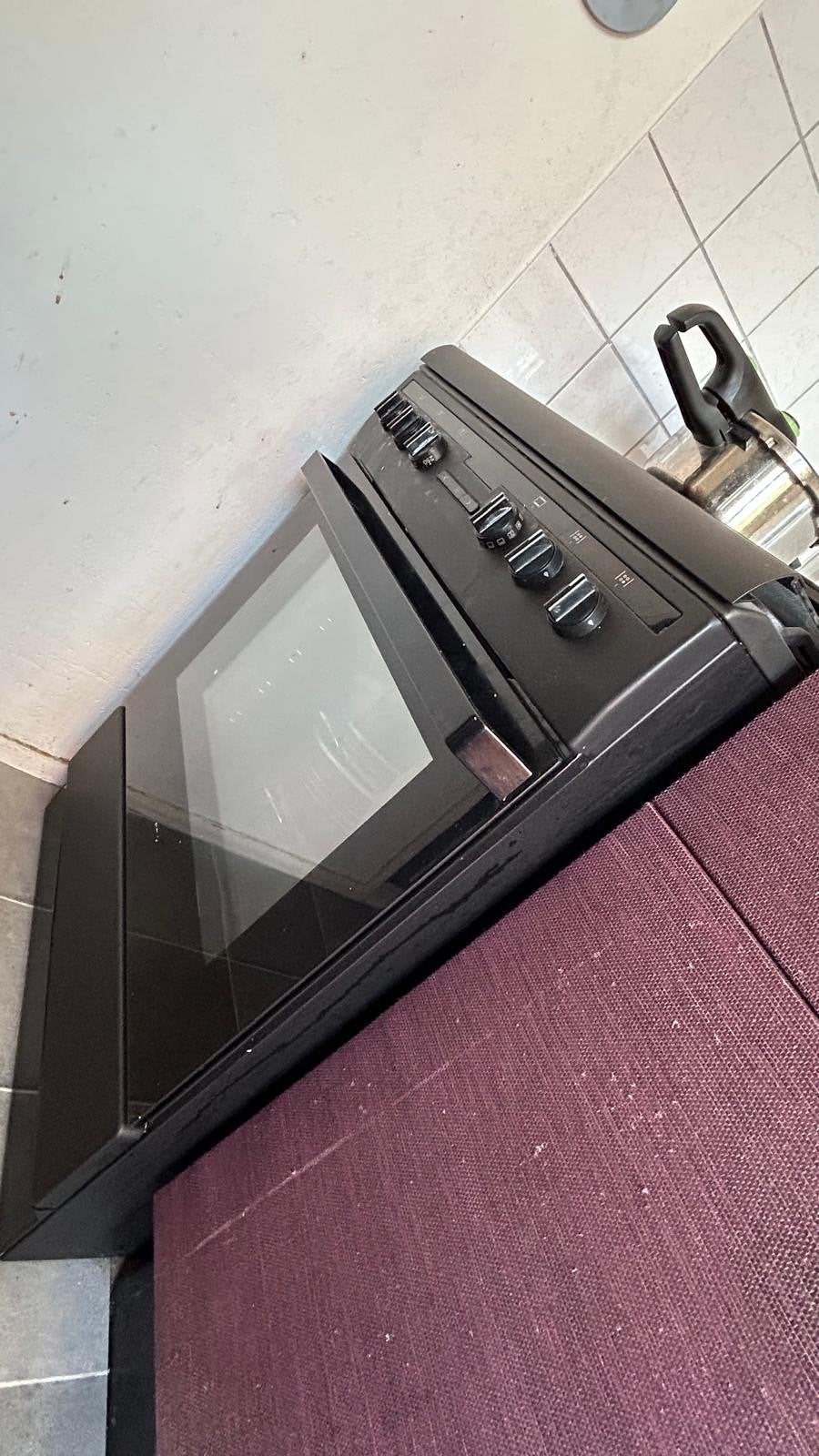 Vrijstaand gasfornuis met oven - Zwart, Witgoed en Apparatuur, Ophalen, Gebruikt, 4 kookzones, Energieklasse A of zuiniger