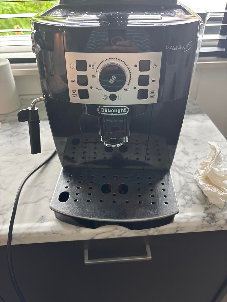 De'Longhi Magnifica S  Lezen!!!, Witgoed en Apparatuur, Koffiezetapparaten, Gebruikt, Espresso apparaat, Koffiebonen, 4 tot 10 kopjes